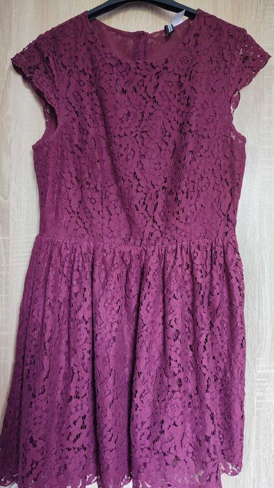 Koronkowa sukienka