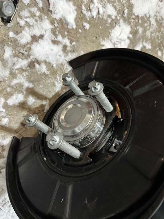 Ступиця задня комплектна мерседес спрінтер sprinter 910