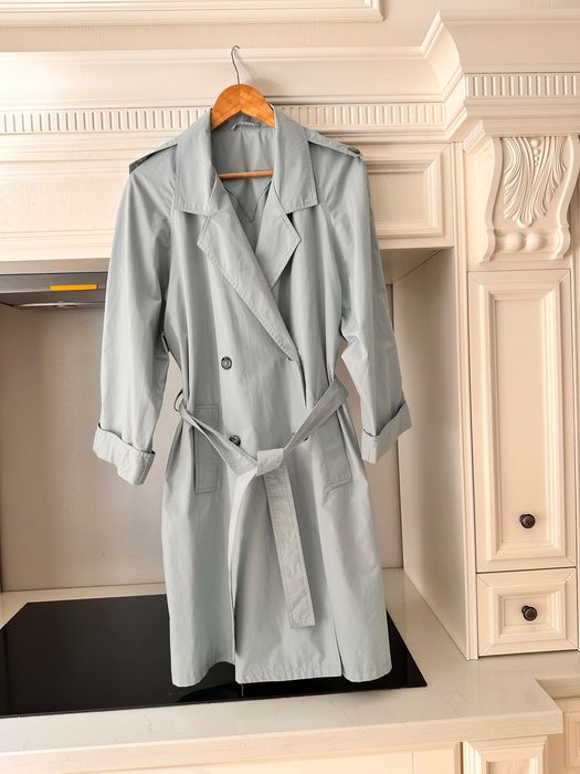 Стильний тренч , бавовняний , голубого кольору . Розмір М-Л