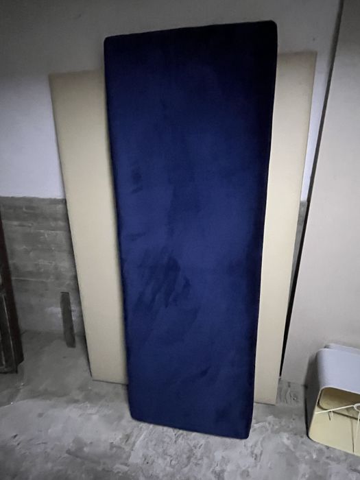 Vendo quarto de casal em carvalho: cama, mesinhas de cabeceira e camiseiro