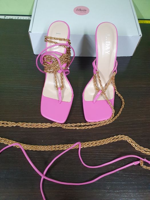 Cudne szpilki zlotorozowe ,wiązane łańcuszkiem  39