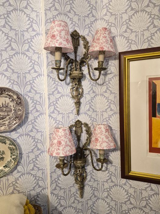 Par de Apliques de Parede Vintage em Estilo Clássico.