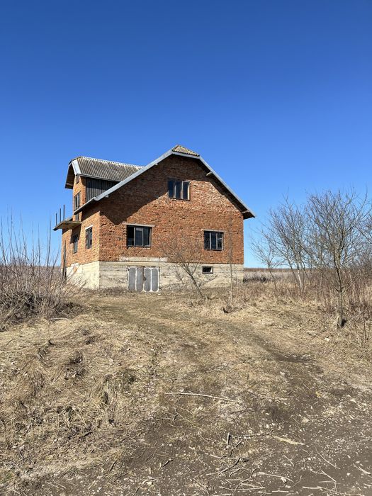 Продам цегляний будинок