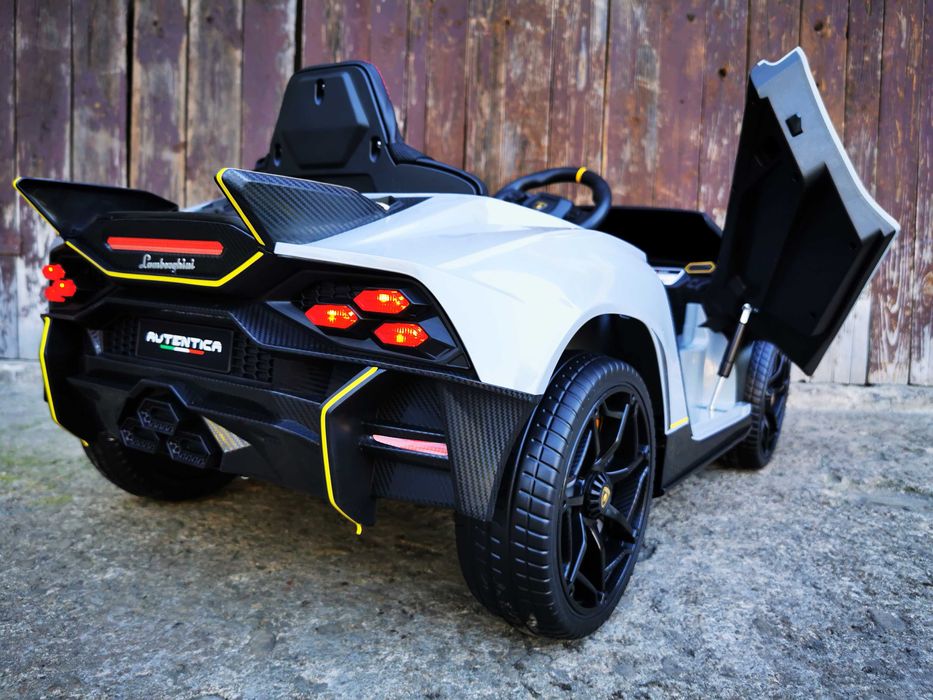 Samochód LAMBORGHINI AUTENTICA 4x4 Auto Akumulator Elektryczny DZIECI