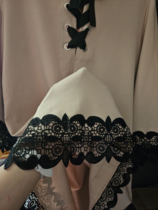 Элегантное Платье с кружевом.