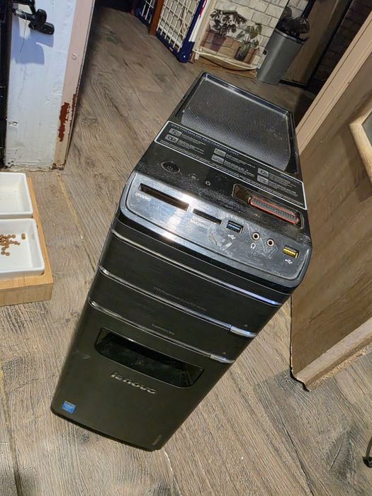 Obudowa komputera Lenovo