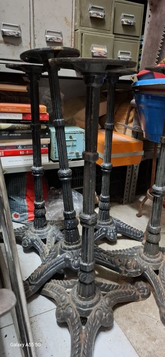 Cinco Pés de mesa em ferro fundido