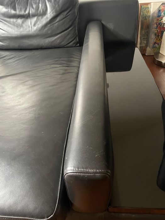 Sofá moderno cabedal preto