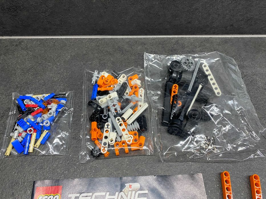 LEGO Technic 42088 Ciężarówka z wysięgnikiem NOWY bez pudełka