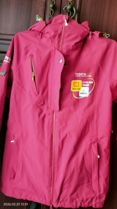 Ветровка женская, подкладка идёт как отдельная  утепленная кофта,