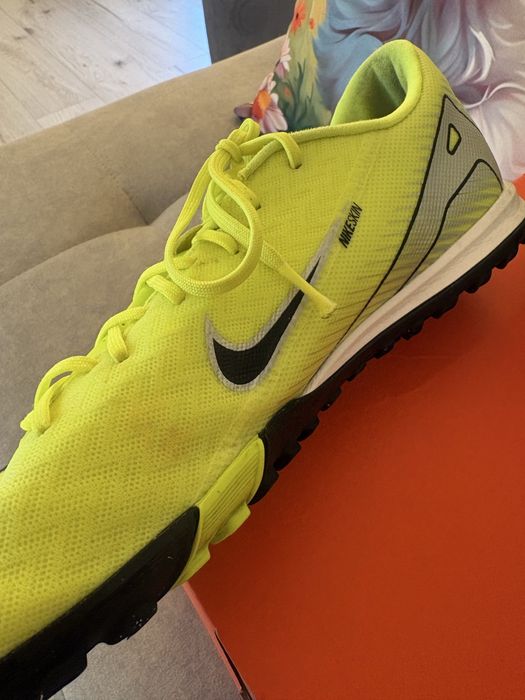 Neonowe Turfy Buty piłkarskie męskie Nike Mercurial