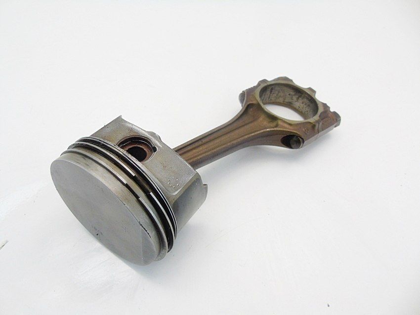 Tłok Korbowód 1.8 20V Passat B5 Audi A4 B5 A6 C4 8109 027B
