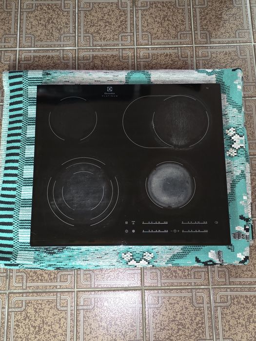 Варочна поверхня Electrolux Platinum EHF96547FK (електроплита)