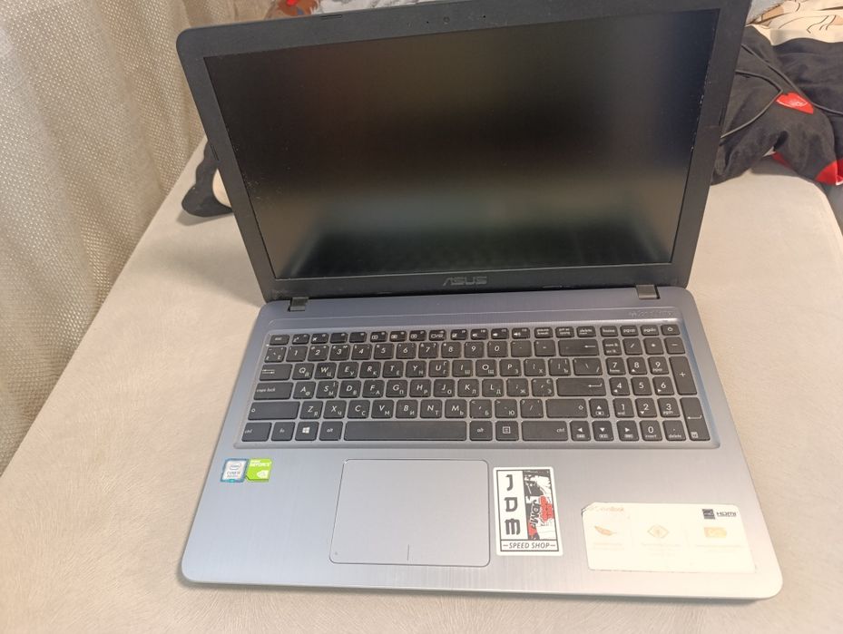 Asus vivobook_15 X540U ( 2018 p )