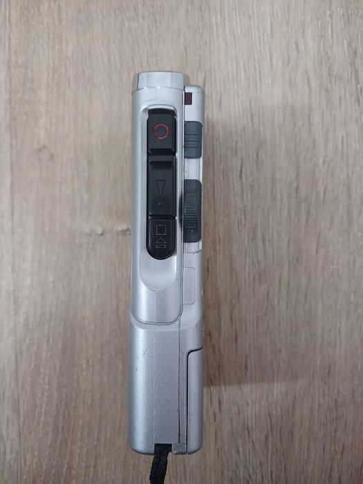 Колекційний мікрокасетний диктофон Sony M-540V.