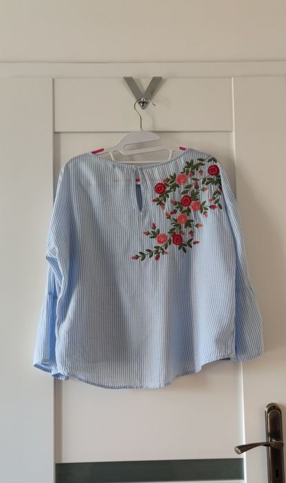 Bluzka top M L z rękawem 3/4 niebieska w białe paski haft w kwiaty