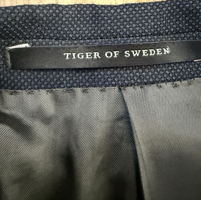 Granatowa wełniana marynarka Tiger of Sweden 52