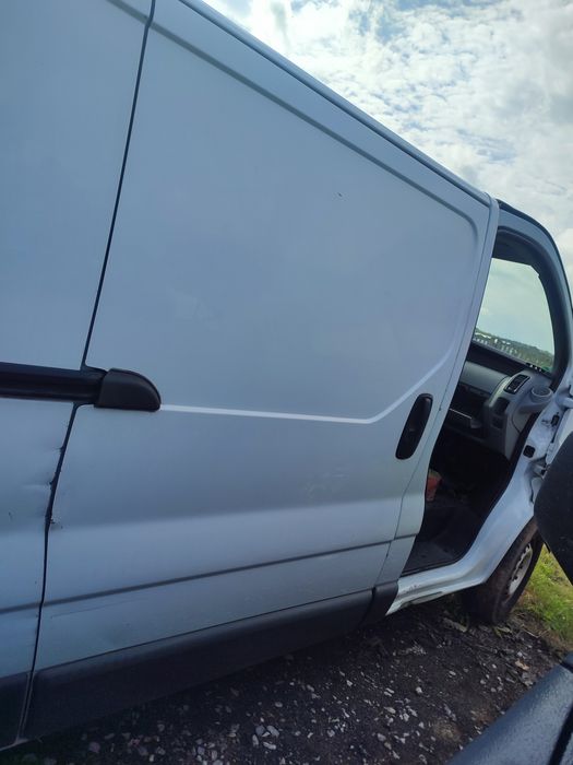 Drzwi przesuwne Opel Vivaro A Trafic  białe 474 Lift