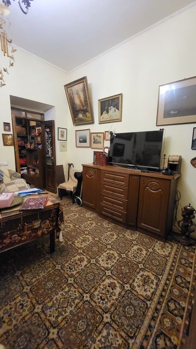 Продаю 2 квартиру з гаражем і власним двором