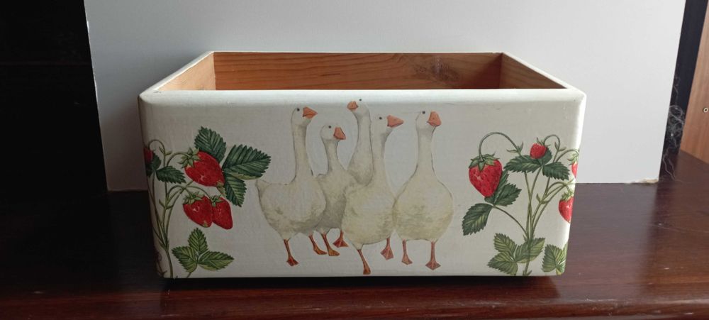 Skrzynka na przechowywanie gęsi truskawki kuchnia rustykalna decoupage