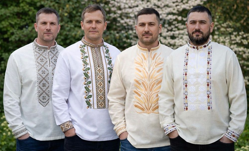 Чоловіча вишиванка з льону молочна українська сорочка з вишивкою