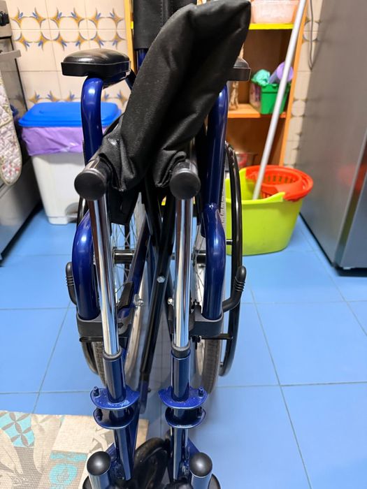 Cadeira de rodas  quase nova