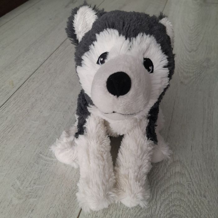 Maskotka Miś pluszak zabawka przytulanka Pies Husky syberyjski 26 cm IKEA LIVLIG

Pluszak, pies/siberian husky, 26 cm
LIVLIG
Pluszak, pies/siberian