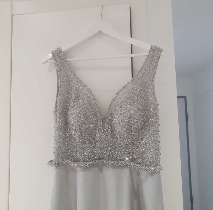Vestido prateado de noite ou de casamento