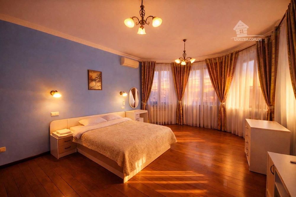 Посуточно.10км от Киева,5 спален,баня,теплый бассейн,бильярд,генератор