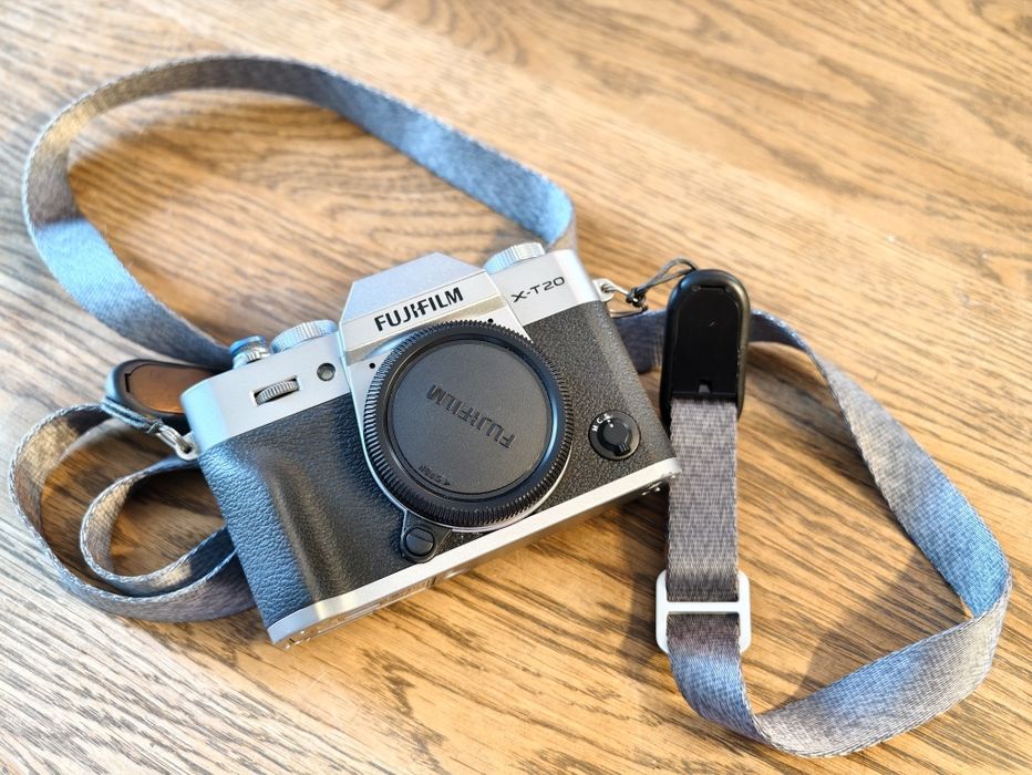 Fuji X-T20 korpus + 2 baterie + ładowarka