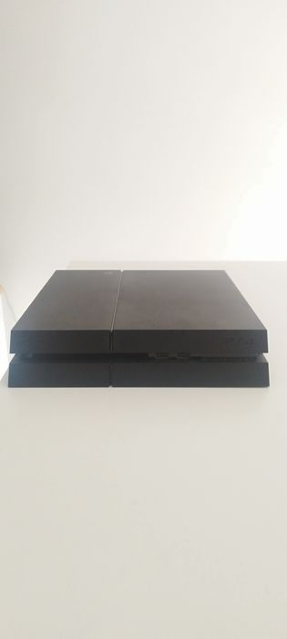 PS4 1tb + 2 comandos +  2 jogos + assessórios em bom estado