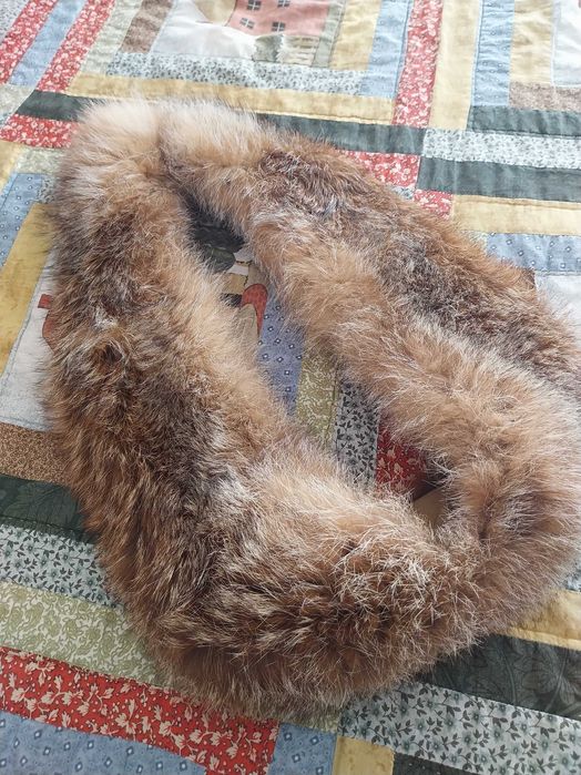 Gola de pêlo, muito quente e em muito bom estado