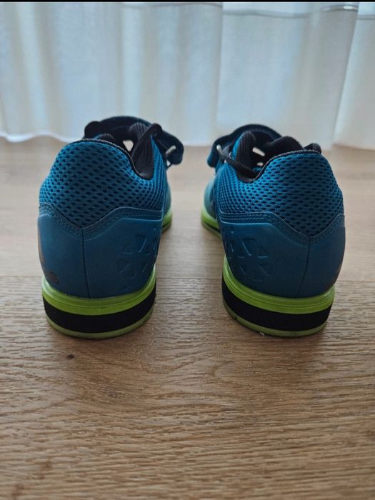 Vendo ténis adidas de powerlifting