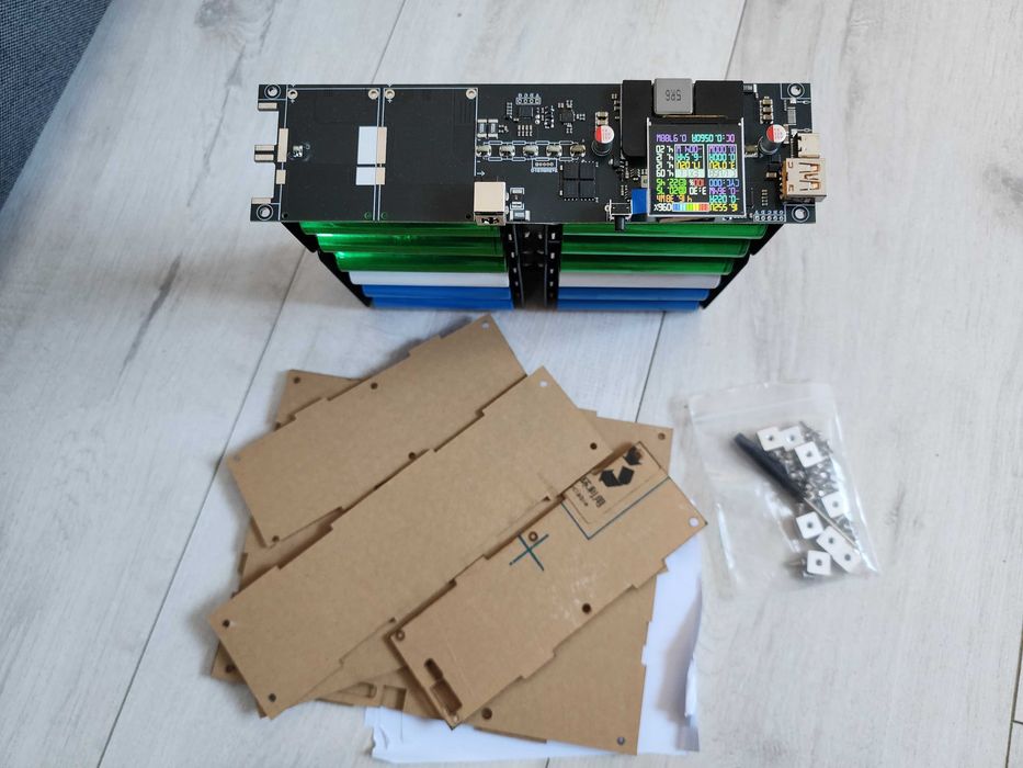 Зарядна станція 120000 мАм 100W корпус 24шт 21700 440Wh LCD 1.54" OLED