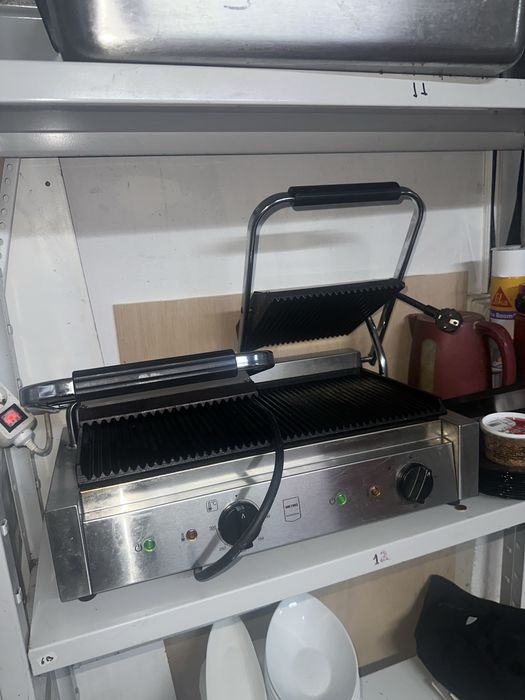Metro bread toaster