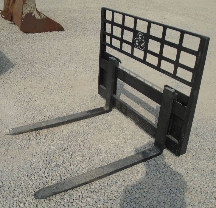 Widły do Bobcata i innych mini ładowarek Widły Bobcat Gehl JCB Mustang