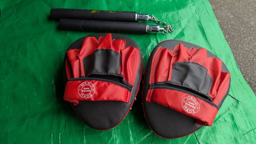 Лапи боксерськи для дітей + іграшкові нунчаки