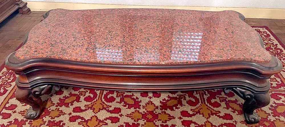 Mesa de centro tampo pedra