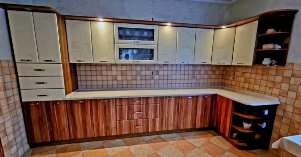 Zestaw mebli kuchennych.