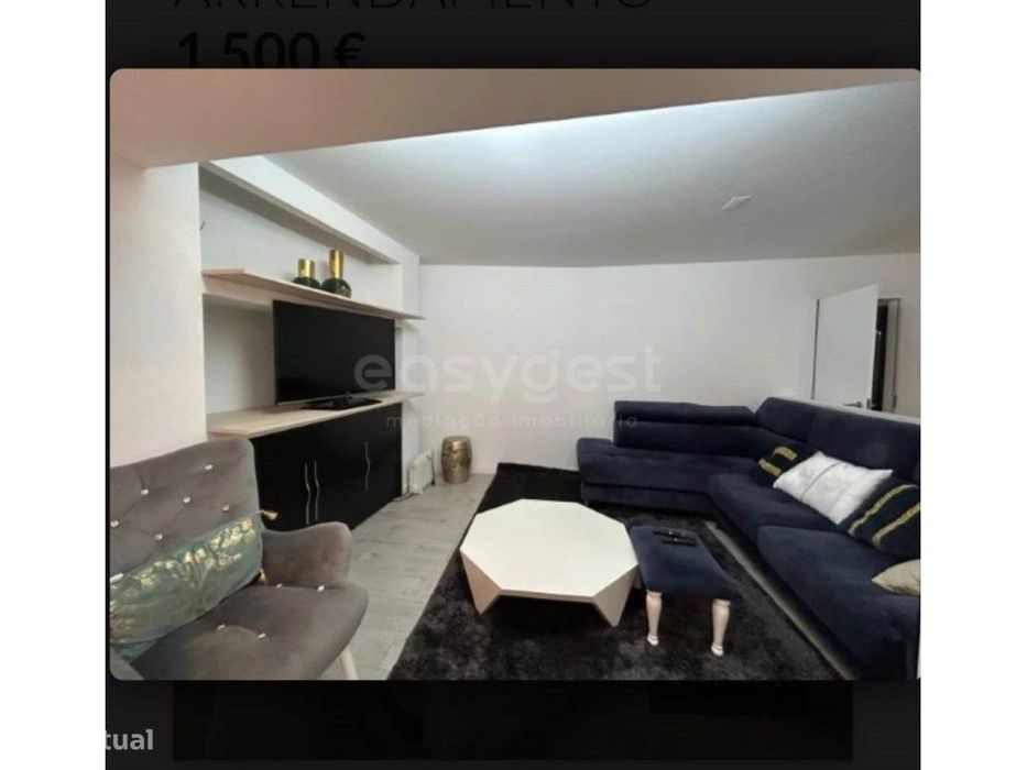 Apartamento T3 com lugar de garagem situado nas Barrocas