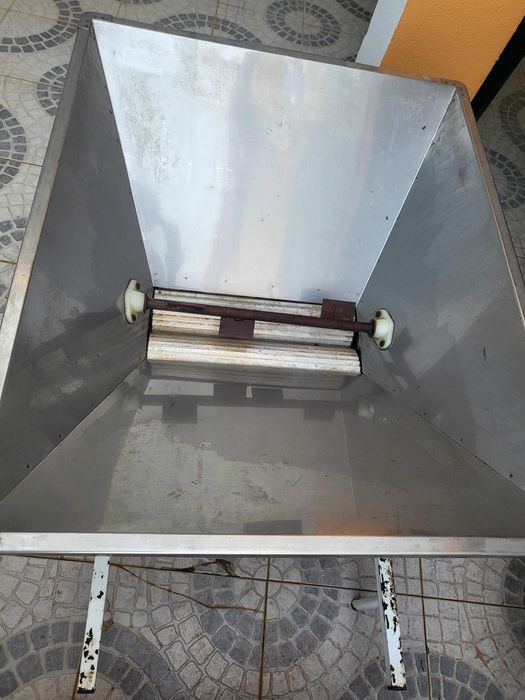 Esmagador de uvas electrico