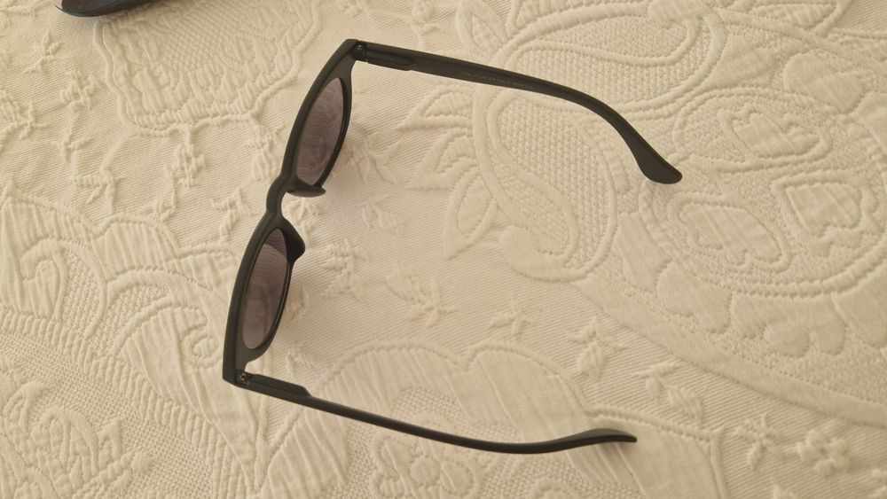 Óculos de sol graduados +1.5 com caixa