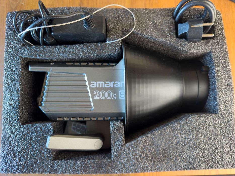 Amaran 200x S (APUTURE LED)
