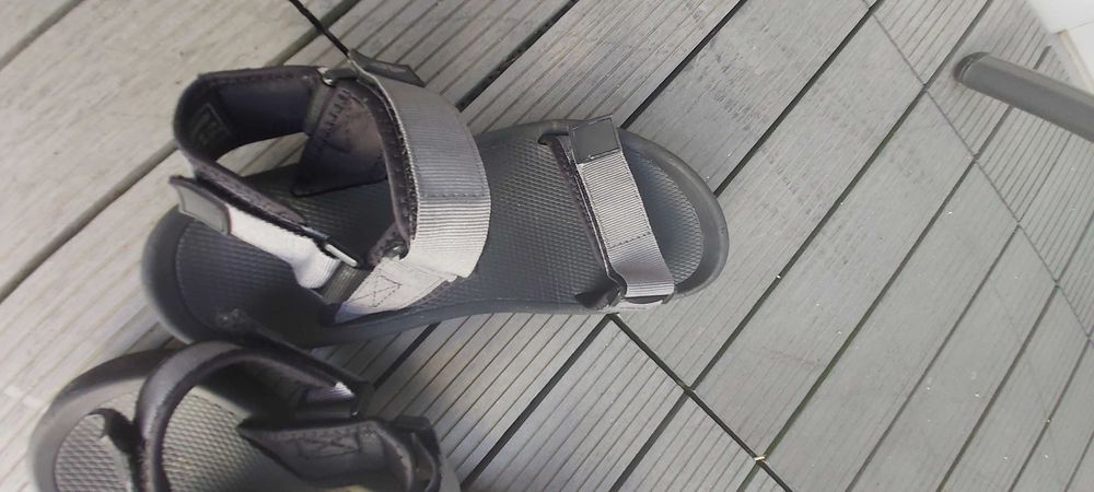 Sandały 4F rozmiar 42, długość 27 cm