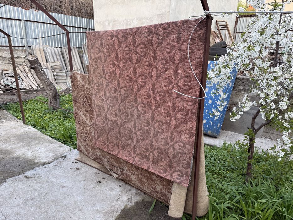 Отдам даром матраси и ковёр
