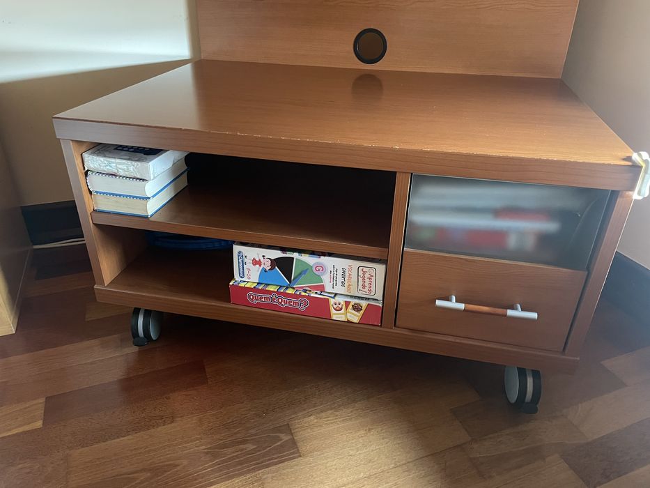 Movél para TV com gaveta e rodas