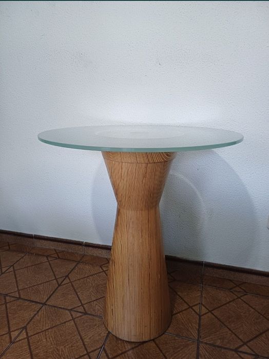 Mesa com tampo de vidro