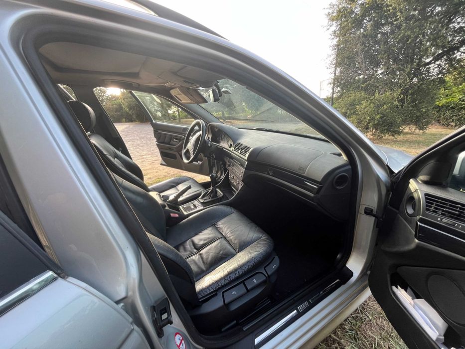 BMW 525d Touring E39 (05/2000) – Nacional | Pele | Teto de Abrir | IUC Antigo