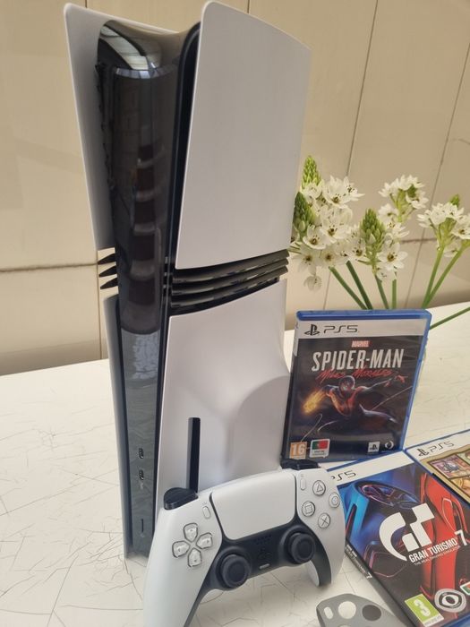 Ps5 pro 2Tb Garantia até 2029 + jogos + extras - Aceito retomas de valor inferior + acerto monetário da parte do comprador  !!