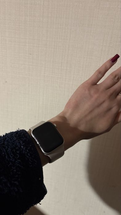 Продам Apple Watch SE